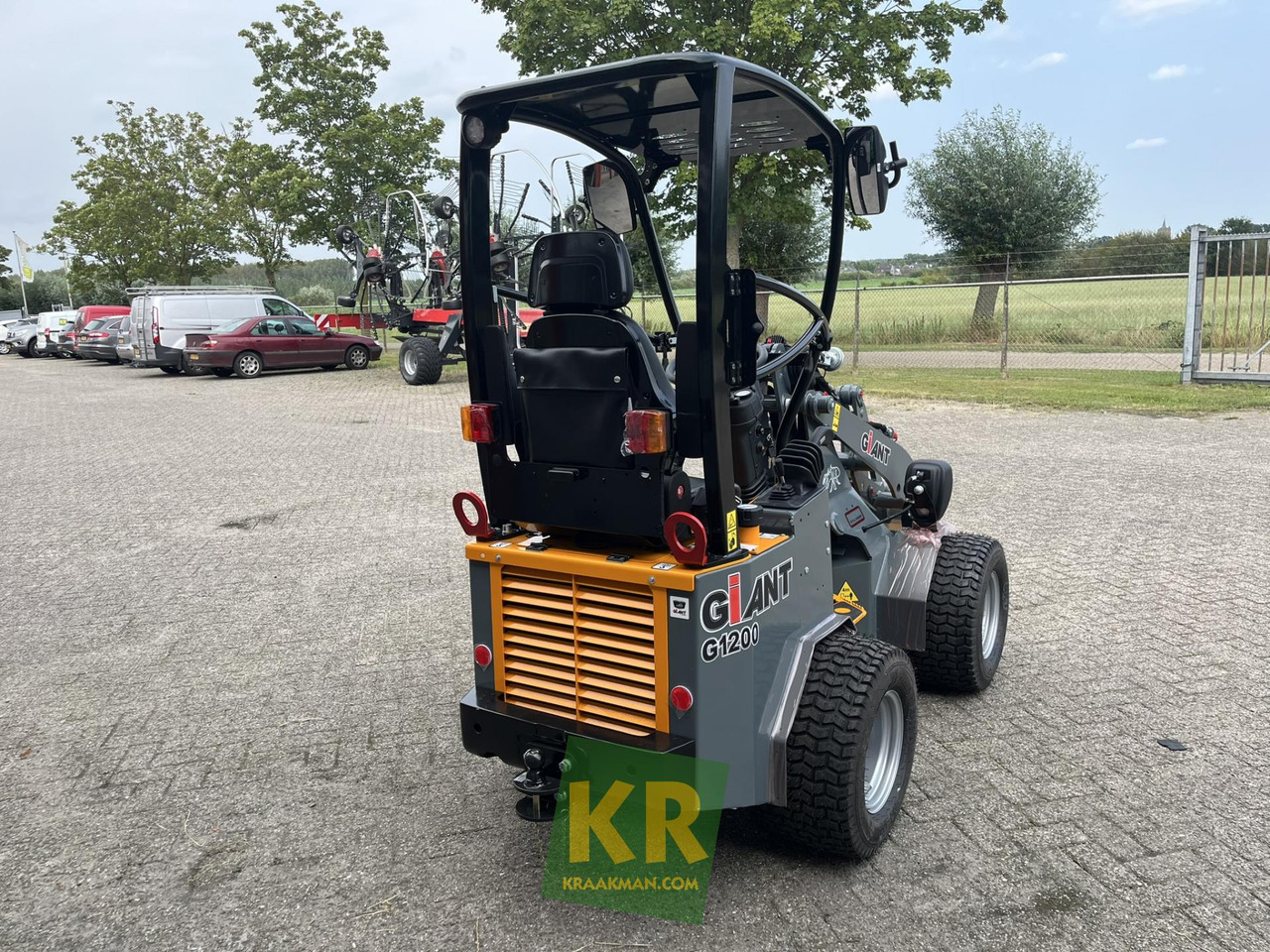 Giant G1200 - Belden kırmalı yükleyici: fotoğraf 4 Giant G1200 - Belden kırmalı yükleyici: fotoğraf 4