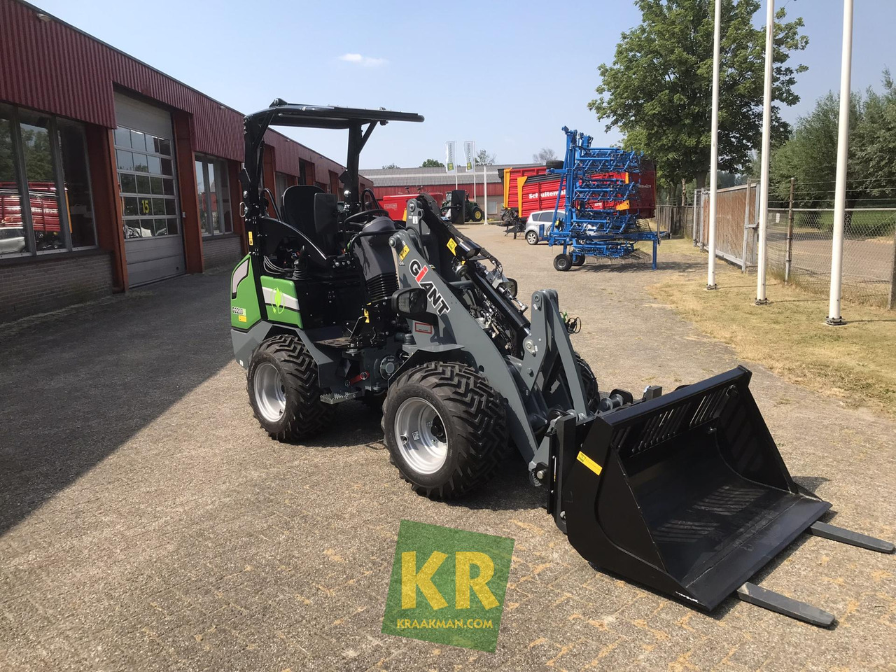 Giant G2200E - Belden kırmalı yükleyici: fotoğraf 2 Giant G2200E - Belden kırmalı yükleyici: fotoğraf 2