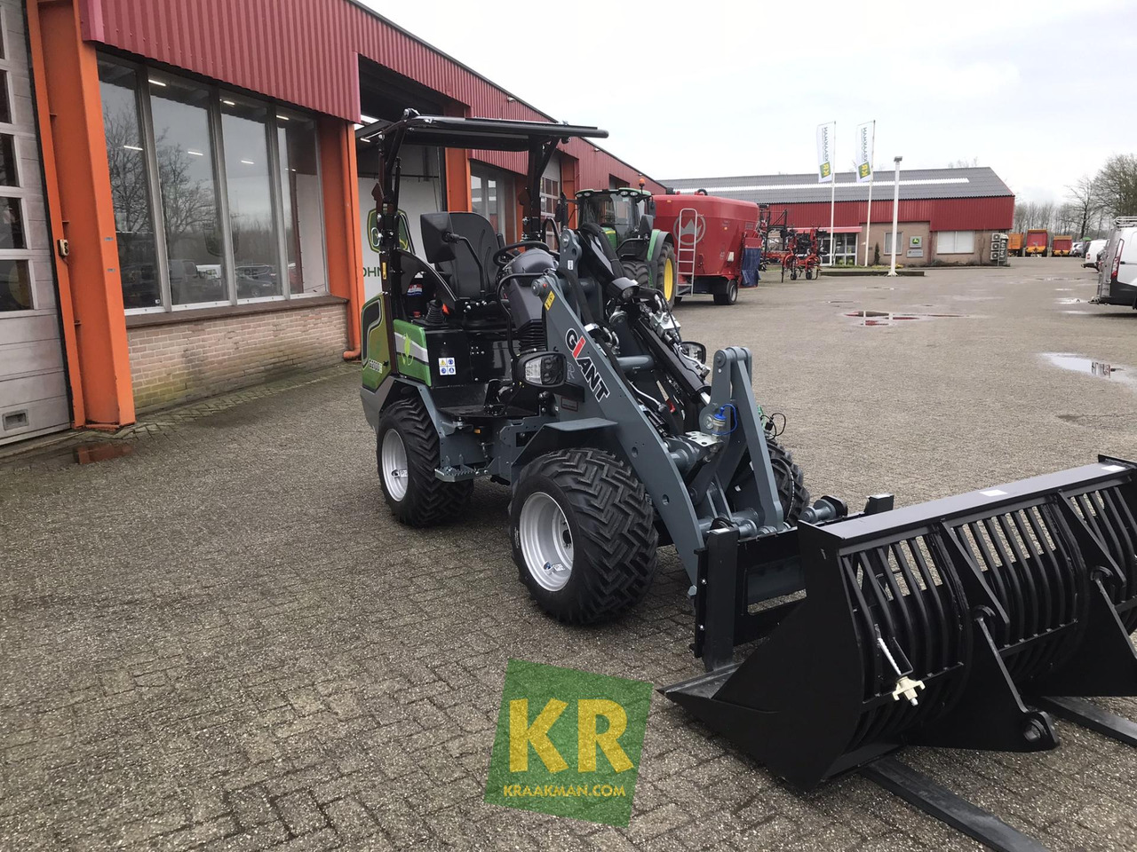 Giant G2700E - Belden kırmalı yükleyici: fotoğraf 3 Giant G2700E - Belden kırmalı yükleyici: fotoğraf 3