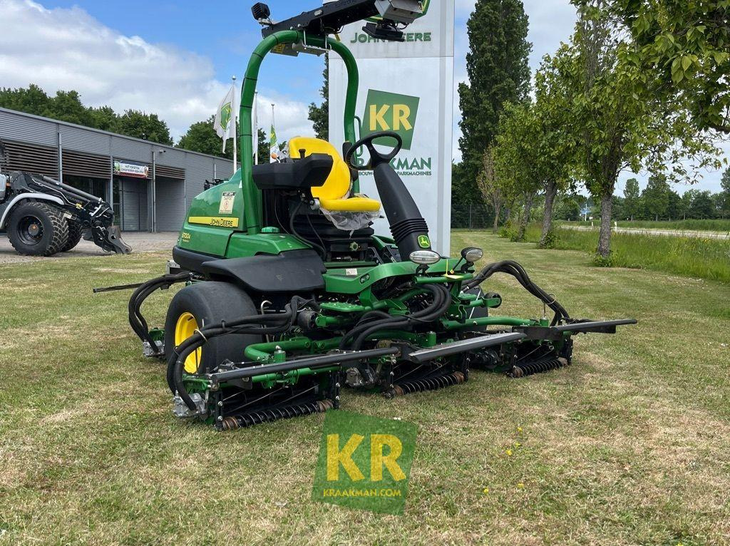 John Deere 6700A - Çim biçme makinesi: fotoğraf 2 John Deere 6700A - Çim biçme makinesi: fotoğraf 2