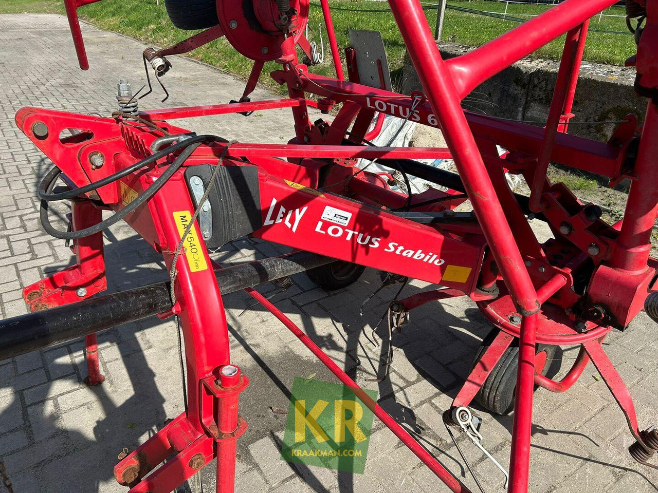 Lotus 675 schudder Lely - Ot toplama tırmığı: fotoğraf 4 Lotus 675 schudder Lely - Ot toplama tırmığı: fotoğraf 4