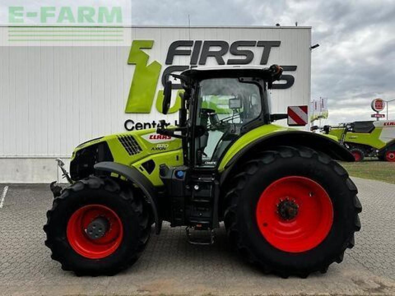 CLAAS axion 870 - Traktör: fotoğraf 2 CLAAS axion 870 - Traktör: fotoğraf 2