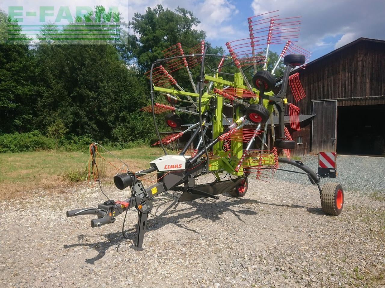 CLAAS liner 2700 - Ot toplama tırmığı: fotoğraf 1 CLAAS liner 2700 - Ot toplama tırmığı: fotoğraf 1
