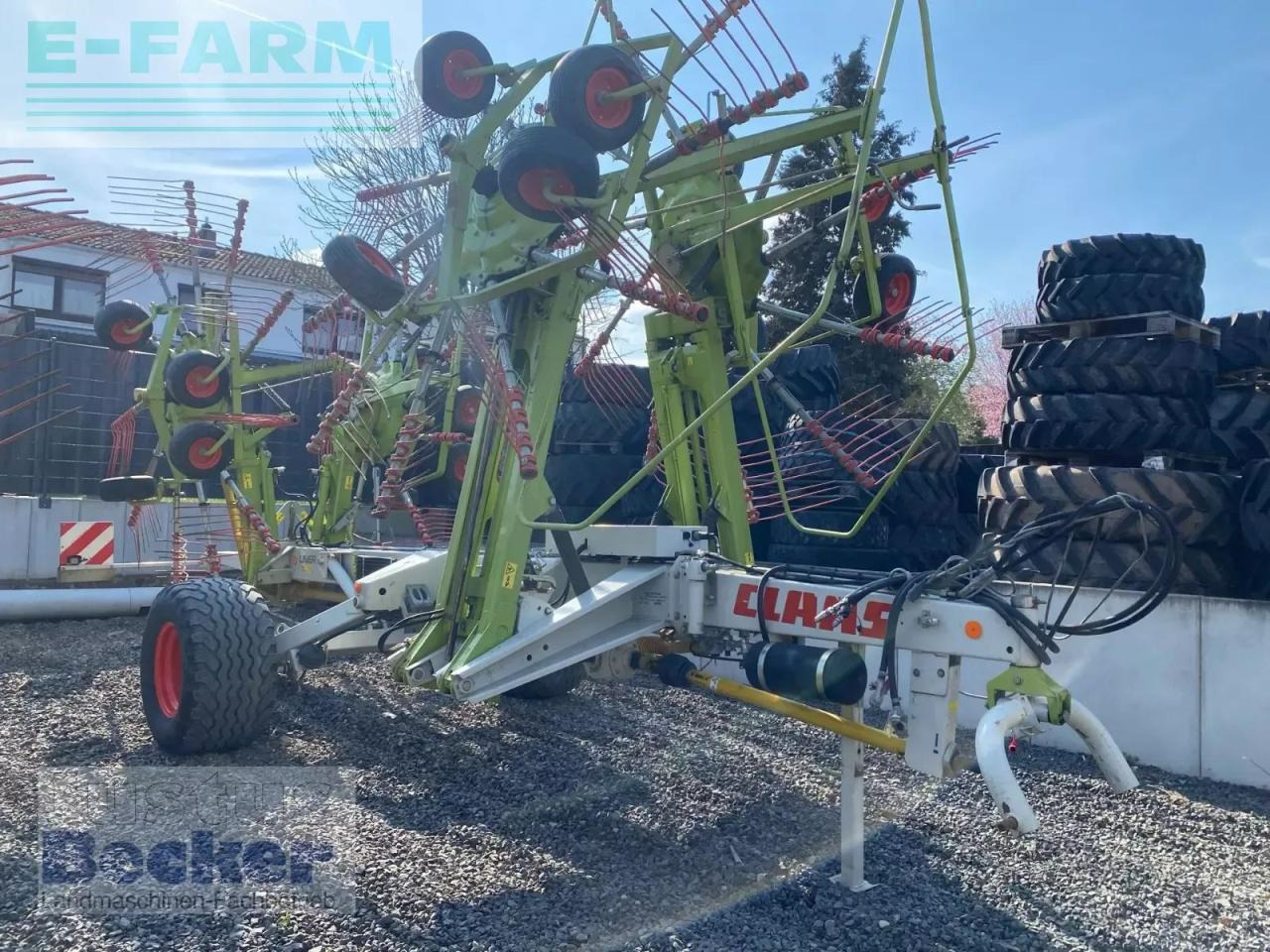 CLAAS liner 3000 - Ot toplama tırmığı: fotoğraf 1 CLAAS liner 3000 - Ot toplama tırmığı: fotoğraf 1
