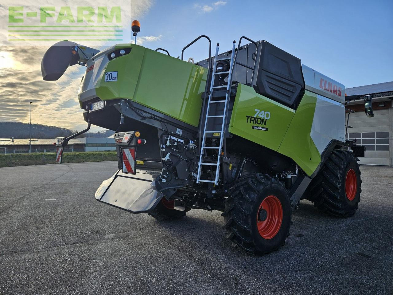 CLAAS trion 740 montana 4x4 - Biçerdöver: fotoğraf 3 CLAAS trion 740 montana 4x4 - Biçerdöver: fotoğraf 3