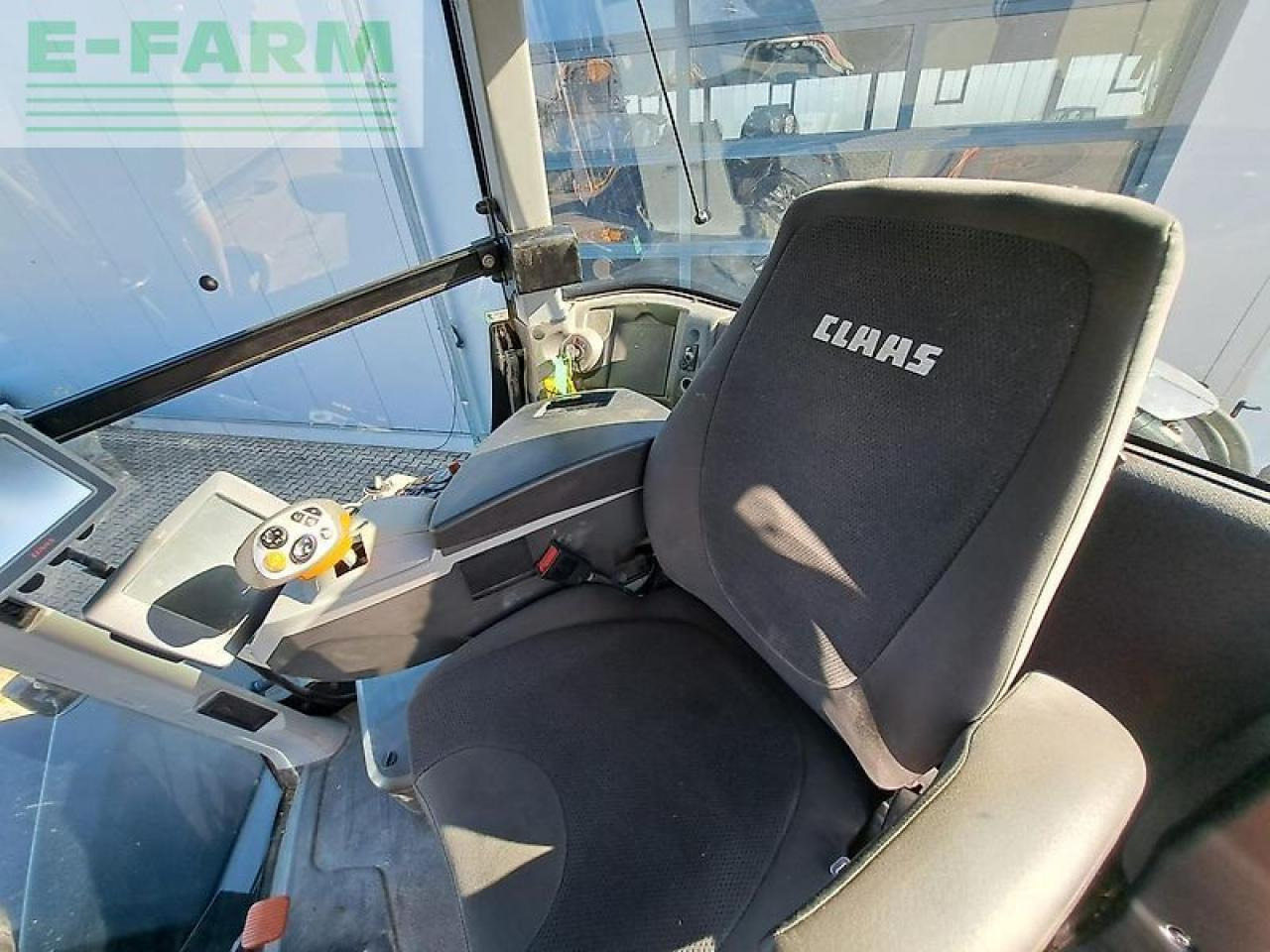 CLAAS xerion 4000 trac vc TRAC VC - Traktör: fotoğraf 4 CLAAS xerion 4000 trac vc TRAC VC - Traktör: fotoğraf 4