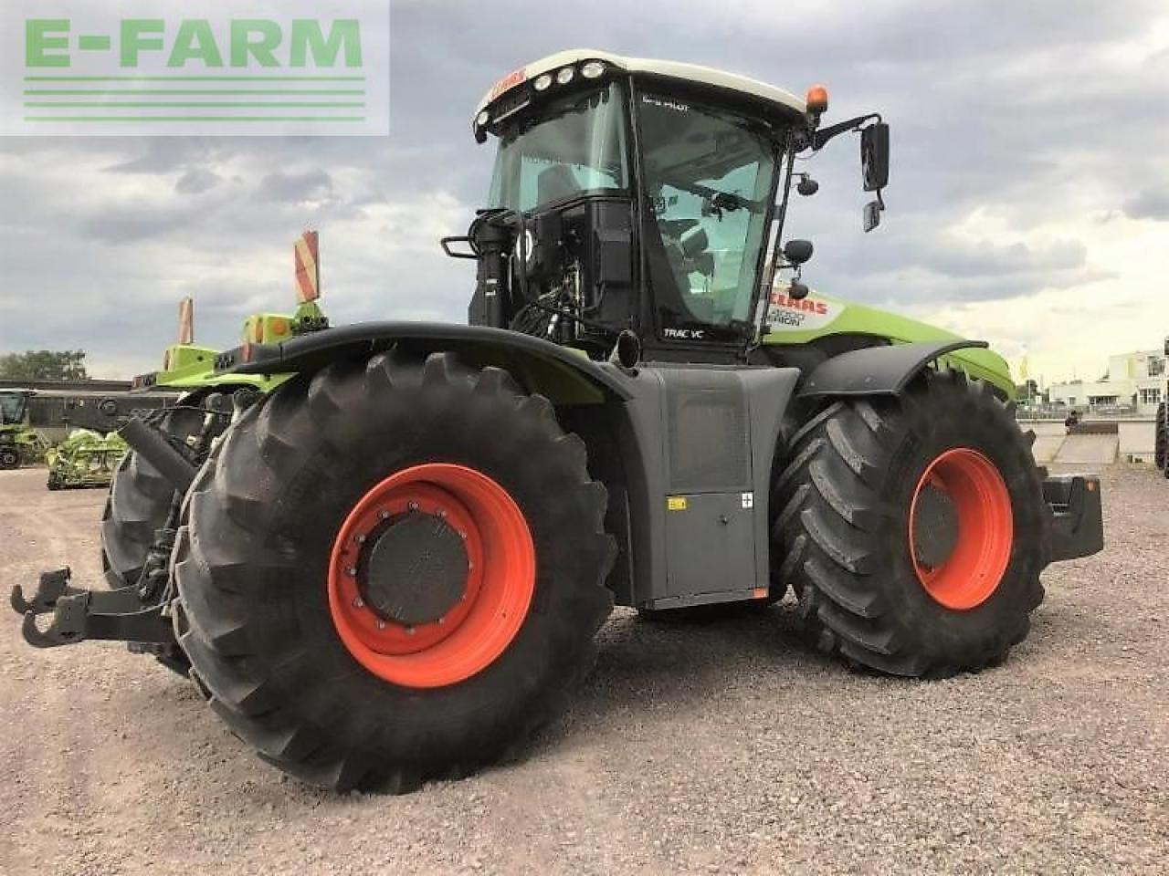 CLAAS xerion 4000 trac vc TRAC VC - Traktör: fotoğraf 4 CLAAS xerion 4000 trac vc TRAC VC - Traktör: fotoğraf 4