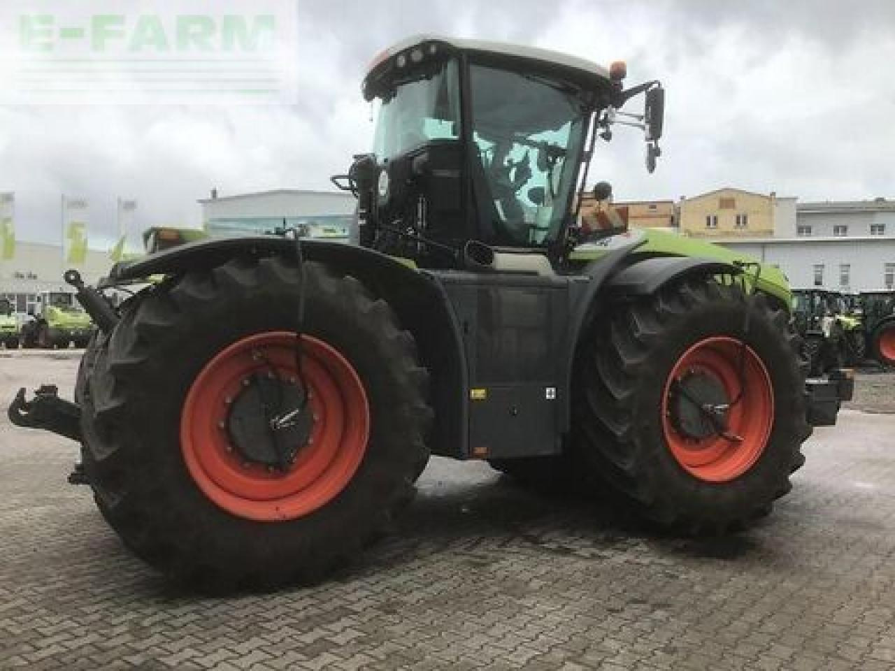 CLAAS xerion 4200 trac vc TRAC VC - Traktör: fotoğraf 3 CLAAS xerion 4200 trac vc TRAC VC - Traktör: fotoğraf 3