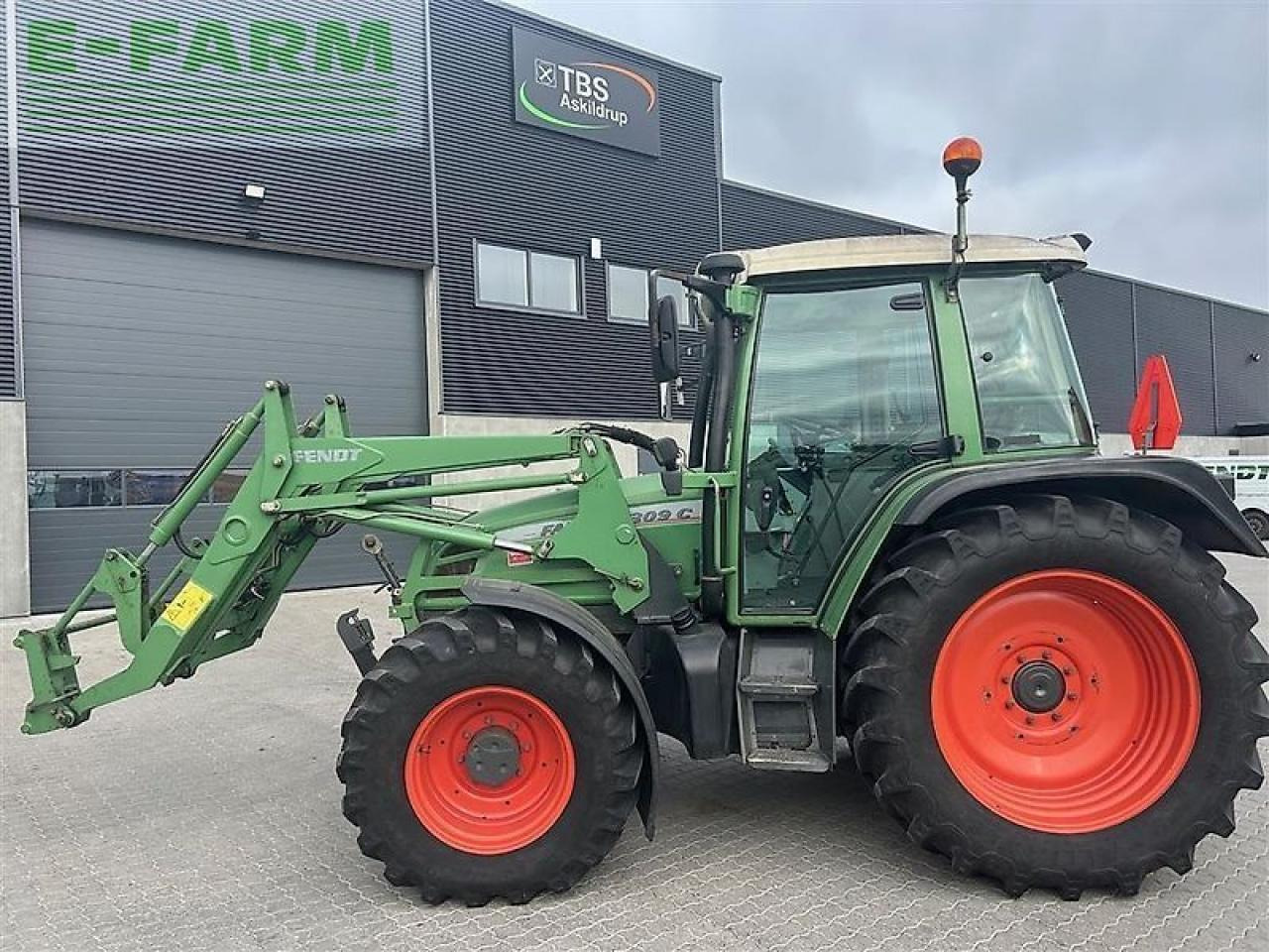 Fendt 309 c med fendt læsser - Traktör: fotoğraf 1 Fendt 309 c med fendt læsser - Traktör: fotoğraf 1