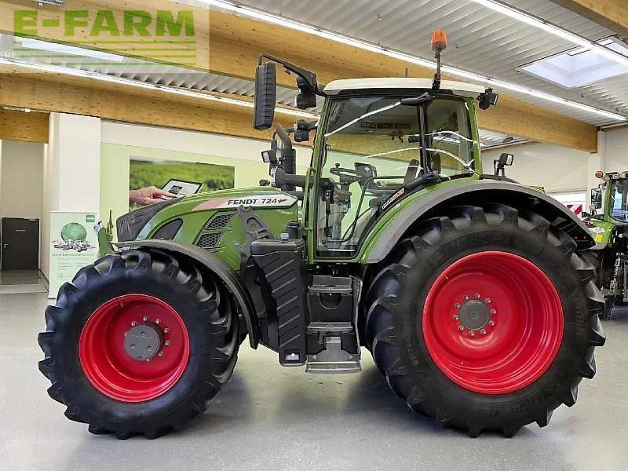 Fendt 724 s4 profi+, motorschaden - Traktör: fotoğraf 2 Fendt 724 s4 profi+, motorschaden - Traktör: fotoğraf 2