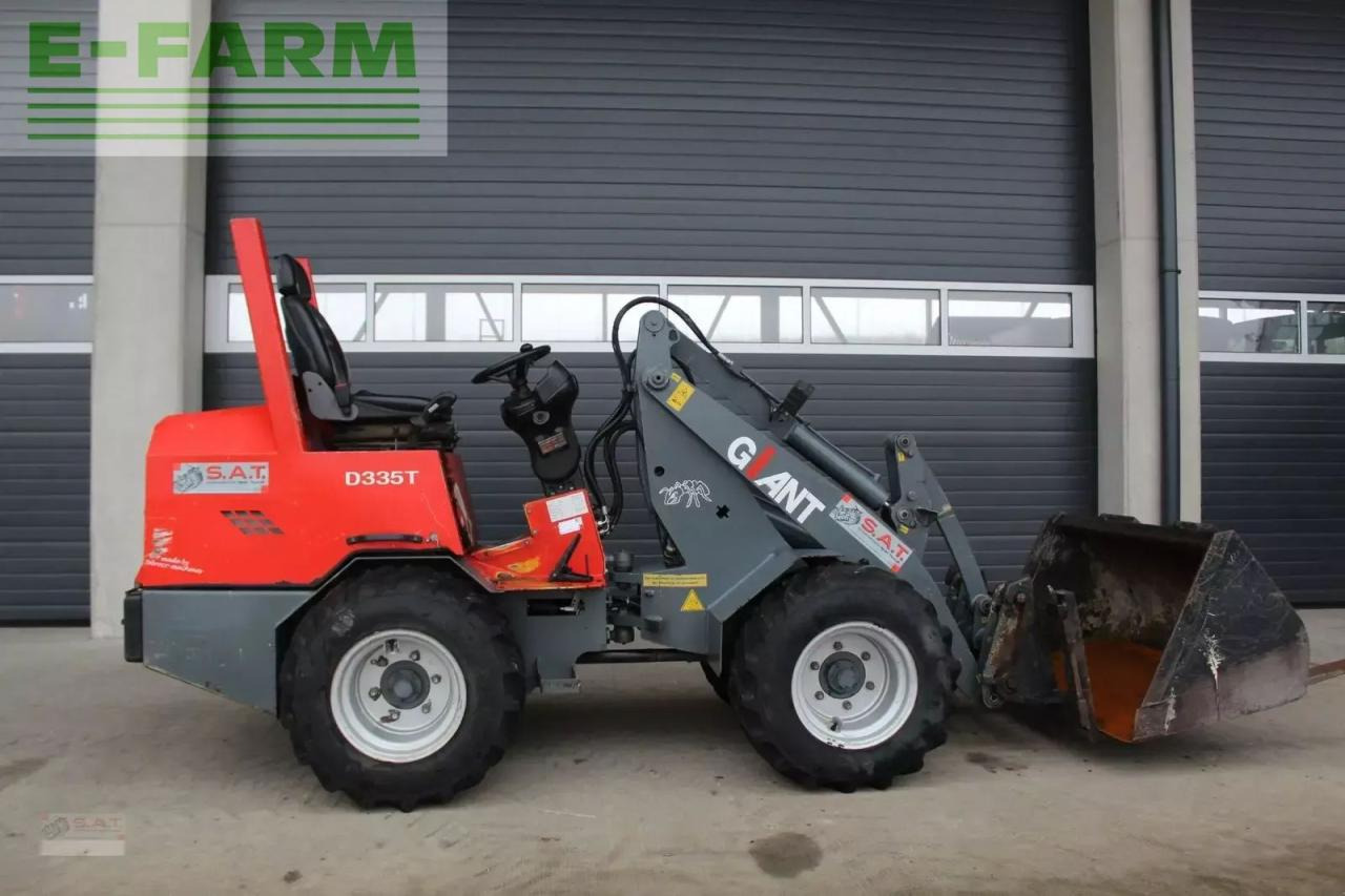 Giant hoflader d 335 t - Tekerlekli yükleyici: fotoğraf 1 Giant hoflader d 335 t - Tekerlekli yükleyici: fotoğraf 1