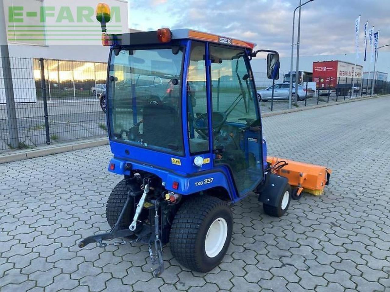 Iseki tgx 237 kehrmaschine, sichermäher - Traktör: fotoğraf 5 Iseki tgx 237 kehrmaschine, sichermäher - Traktör: fotoğraf 5