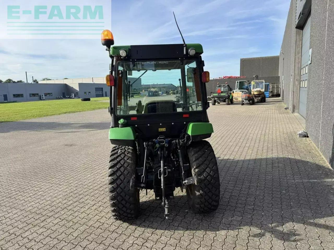 Traktör John Deere 2038r: fotoğraf 10