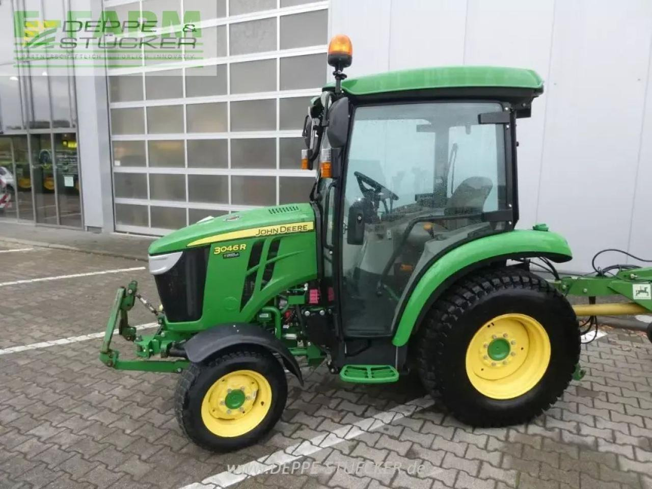 John Deere 3046r - Traktör: fotoğraf 1 John Deere 3046r - Traktör: fotoğraf 1