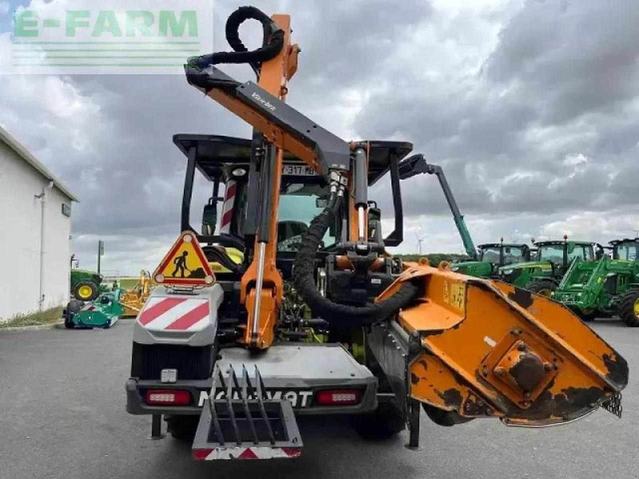 Traktör John Deere 6100m: fotoğraf 6