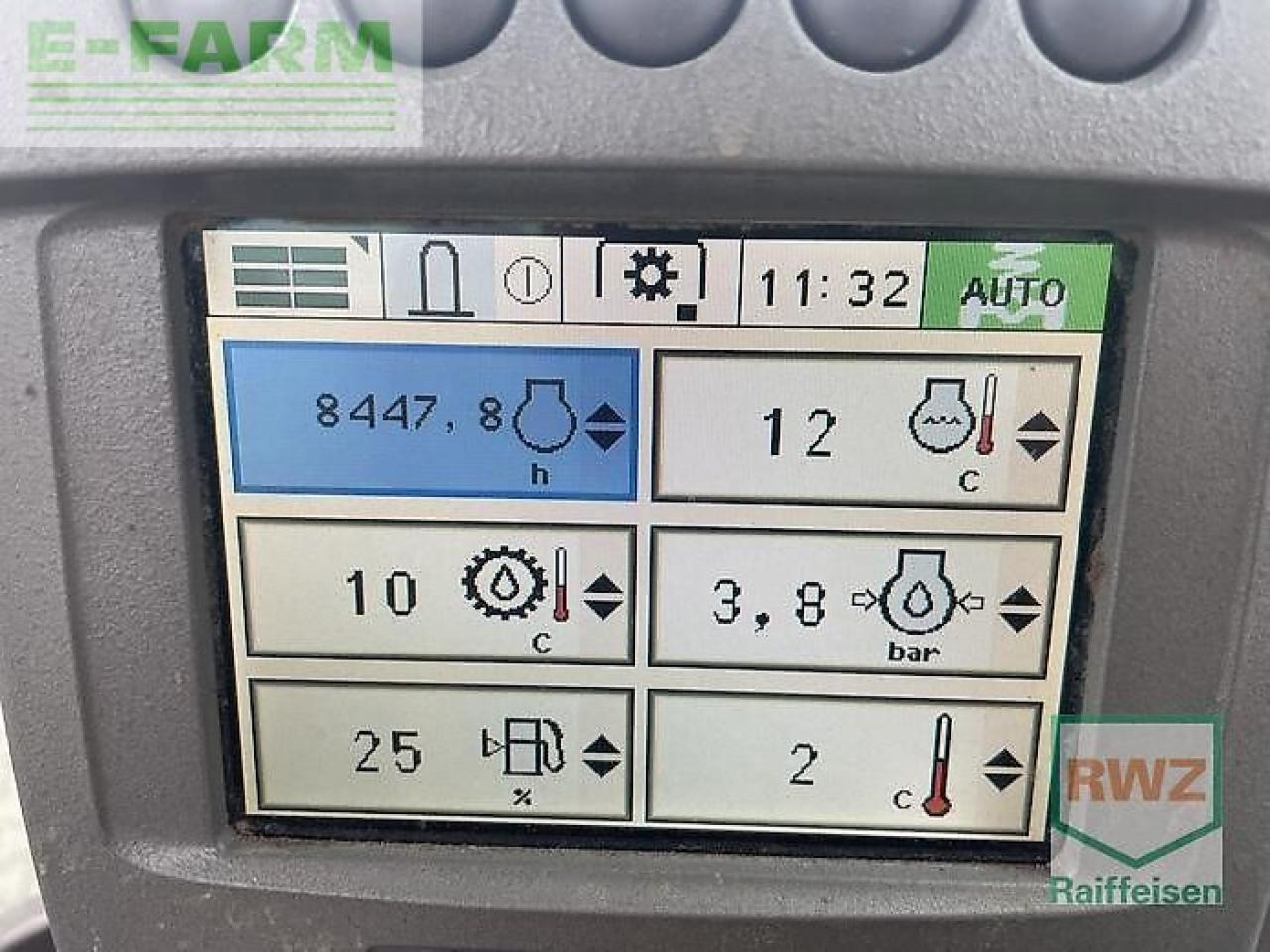 John Deere 6830 Premium - Traktör: fotoğraf 2 John Deere 6830 Premium - Traktör: fotoğraf 2