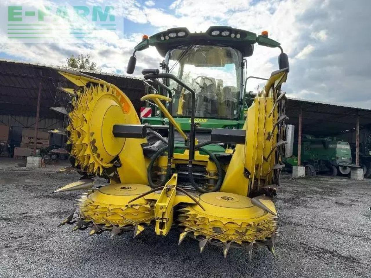 John Deere 8400 - Silaj makinesi: fotoğraf 2 John Deere 8400 - Silaj makinesi: fotoğraf 2