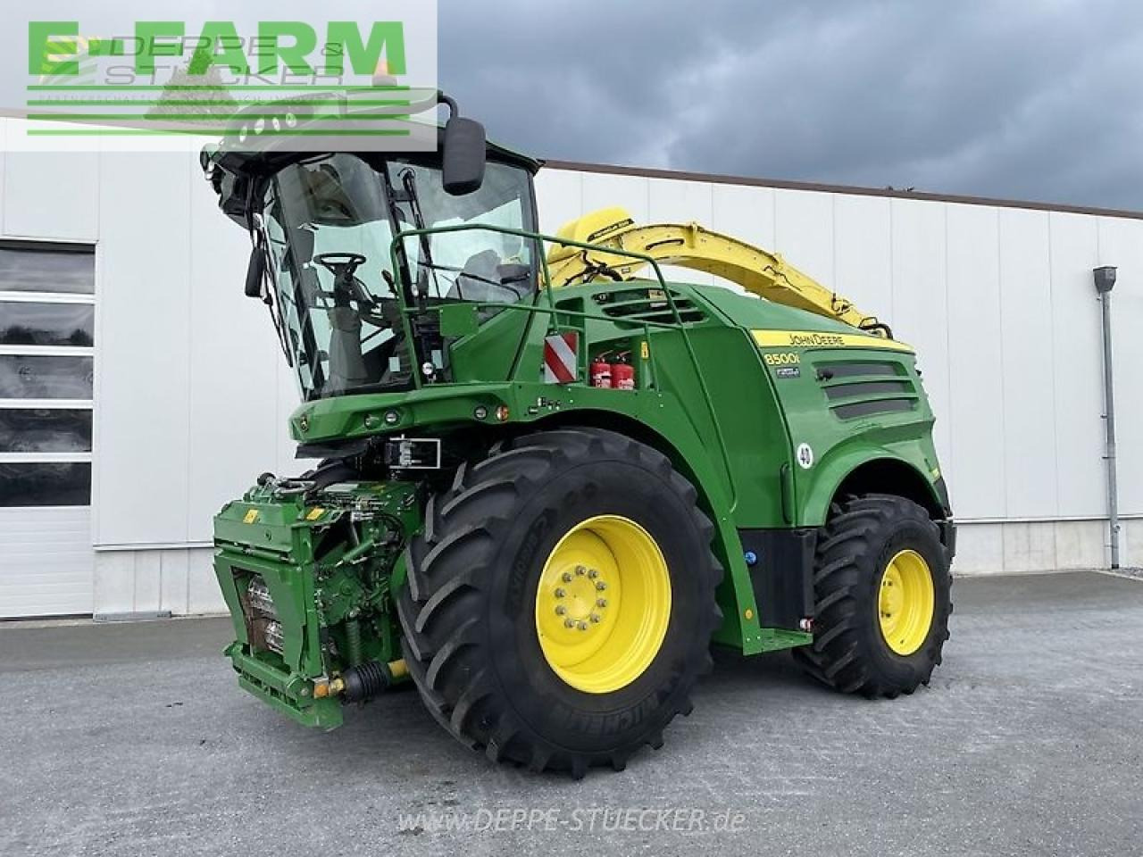 John Deere 8500i - Silaj makinesi: fotoğraf 1 John Deere 8500i - Silaj makinesi: fotoğraf 1