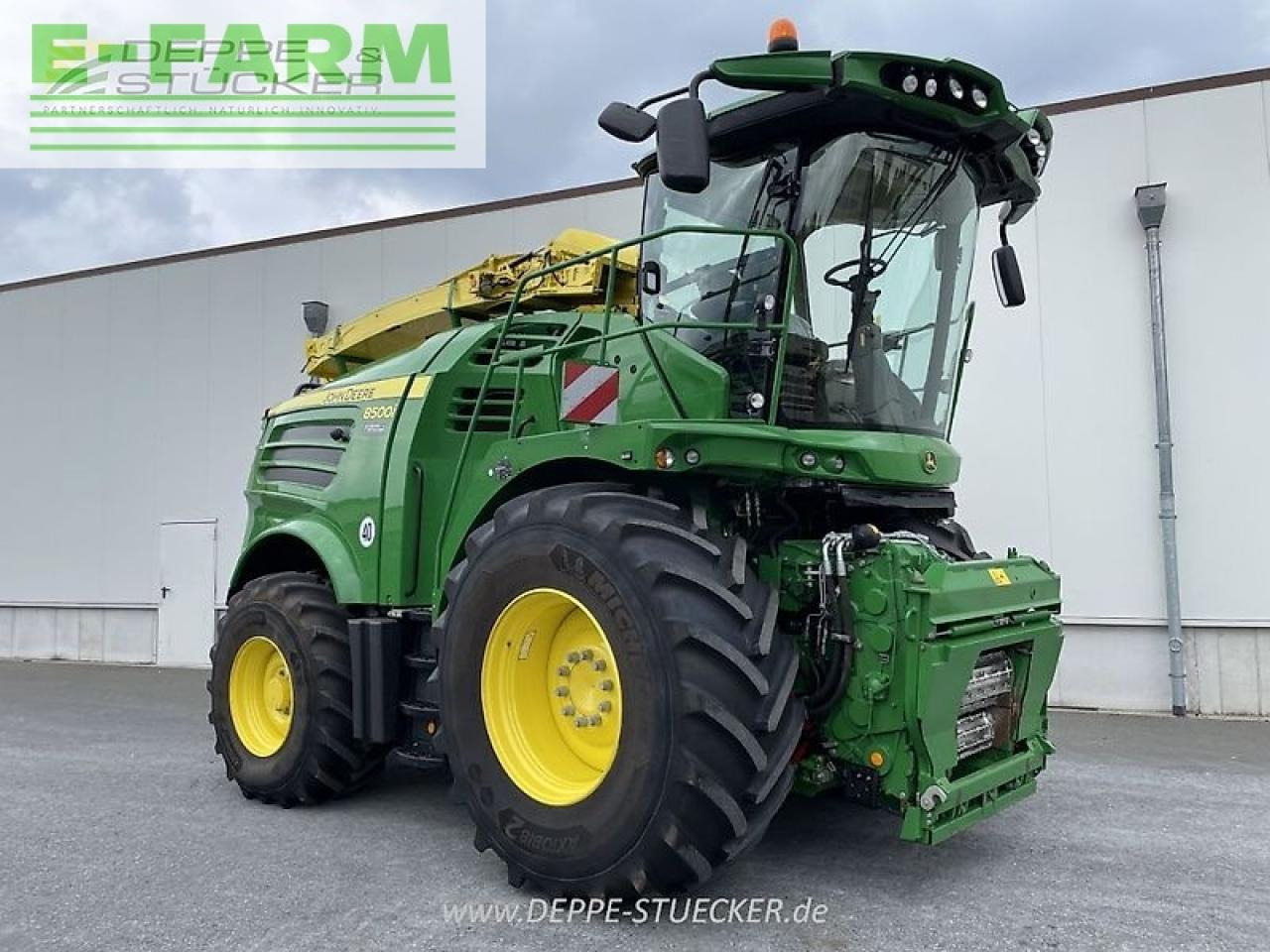 John Deere 8500i - Silaj makinesi: fotoğraf 3 John Deere 8500i - Silaj makinesi: fotoğraf 3