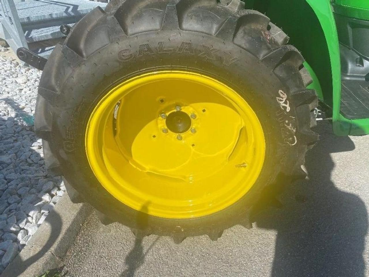 John Deere kompakttraktor - Küçük traktör: fotoğraf 1 John Deere kompakttraktor - Küçük traktör: fotoğraf 1