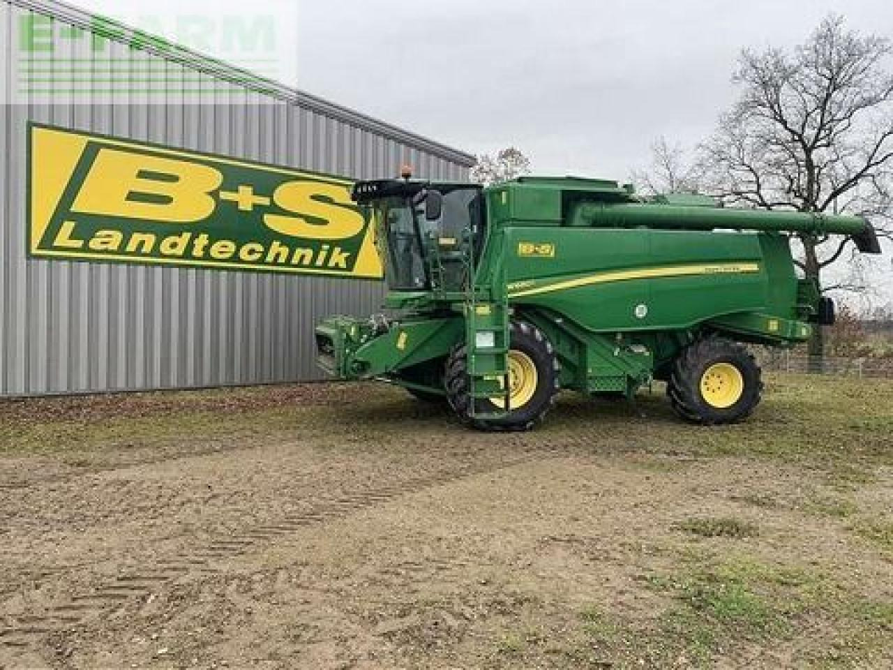 John Deere w660 - Biçerdöver: fotoğraf 1 John Deere w660 - Biçerdöver: fotoğraf 1