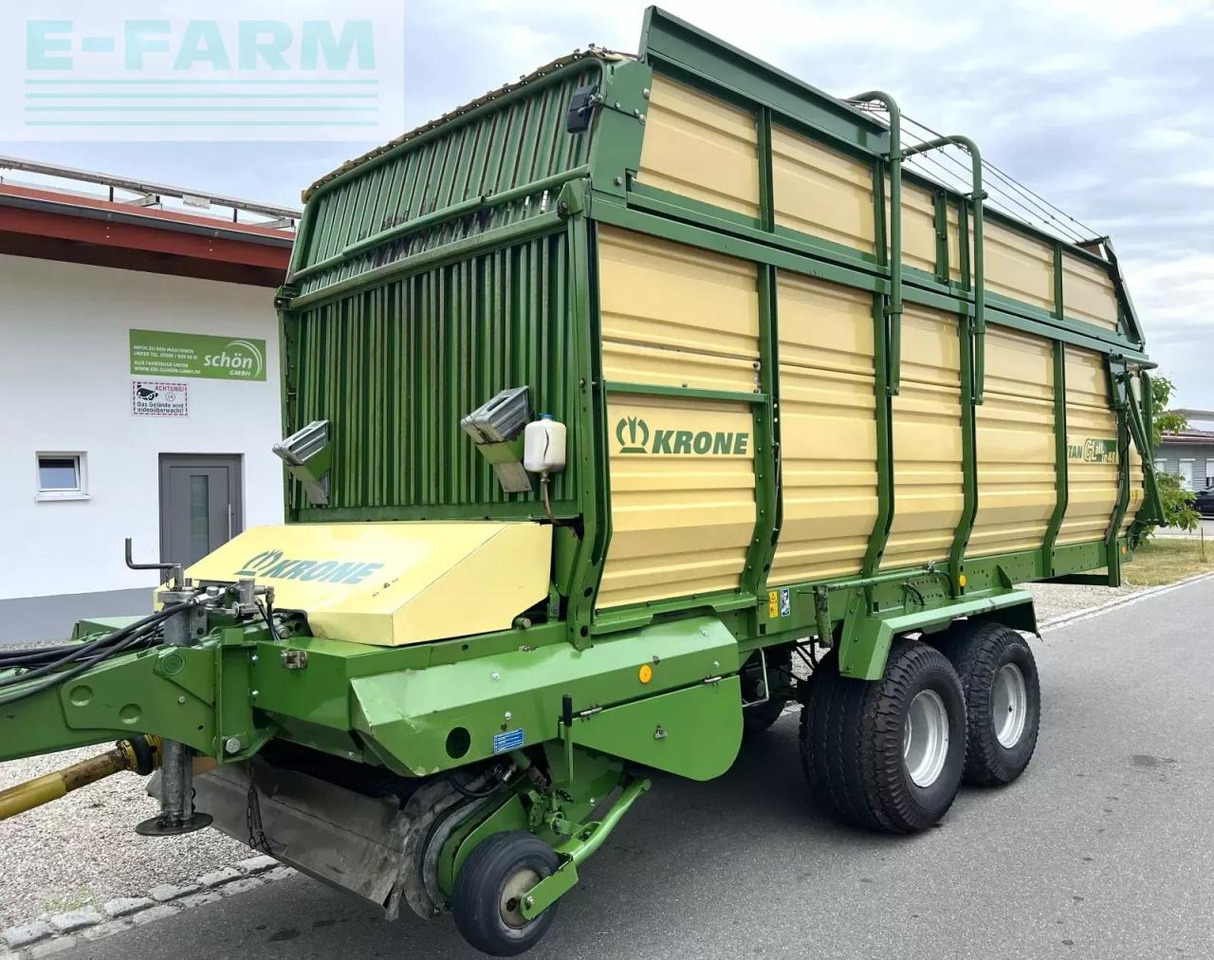 Krone titan 6/48 gl all in - ein großer schwingen-ladewagen mit druckluftbremse - Silaj römorku: fotoğraf 1 Krone titan 6/48 gl all in - ein großer schwingen-ladewagen mit druckluftbremse - Silaj römorku: fotoğraf 1