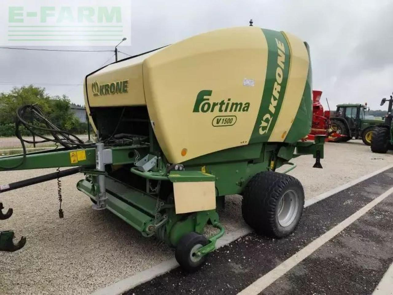 Krone v 1500 - Kare balya makinesi: fotoğraf 1 Krone v 1500 - Kare balya makinesi: fotoğraf 1