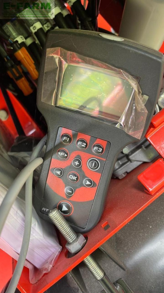 Kuhn merge maxx 950 bandschwader - Ot toplama tırmığı: fotoğraf 2 Kuhn merge maxx 950 bandschwader - Ot toplama tırmığı: fotoğraf 2