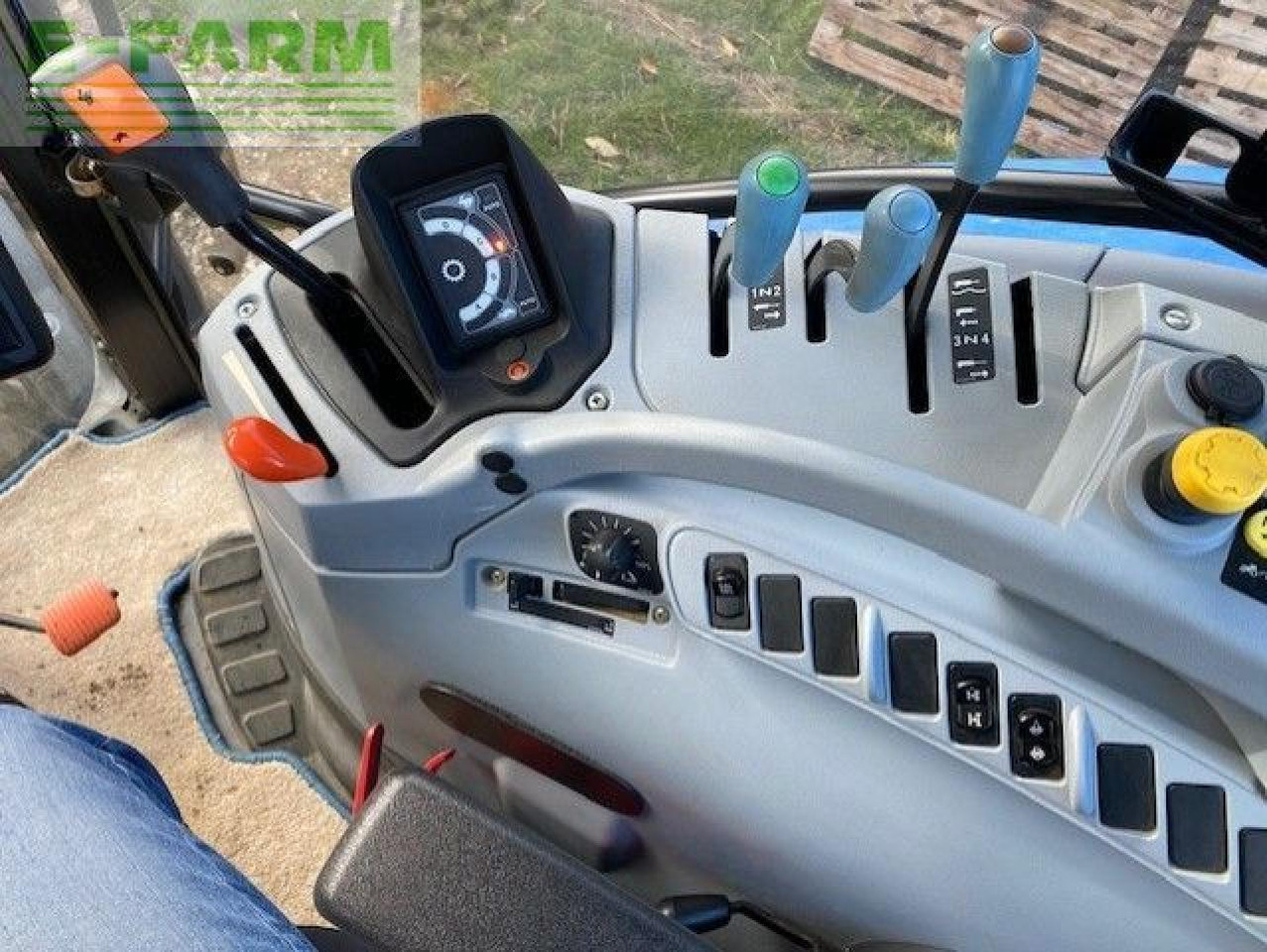 Traktör New Holland T6030 Delta Delta: fotoğraf 6