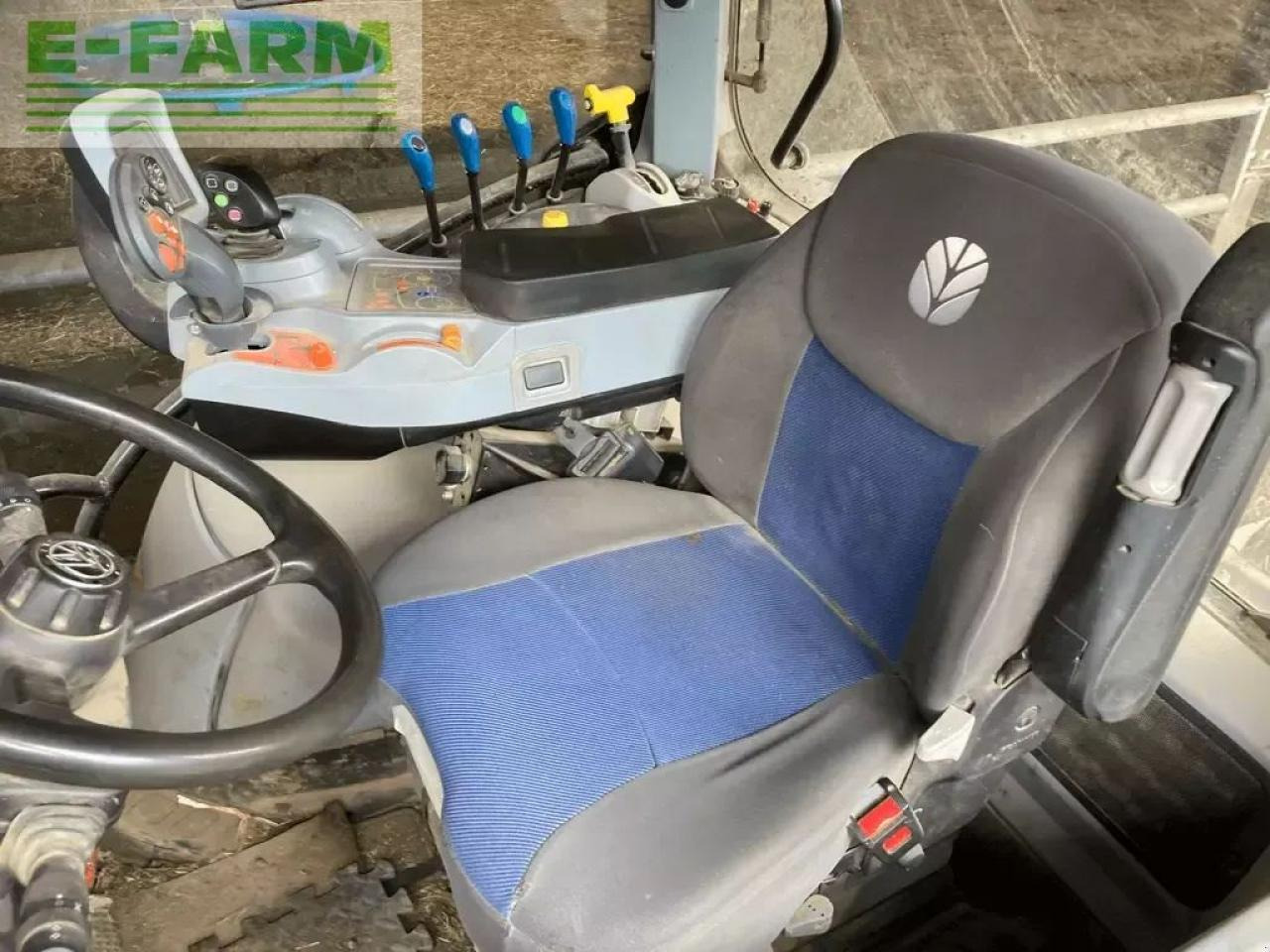 New Holland t5.120 dynamic command - Traktör: fotoğraf 4 New Holland t5.120 dynamic command - Traktör: fotoğraf 4