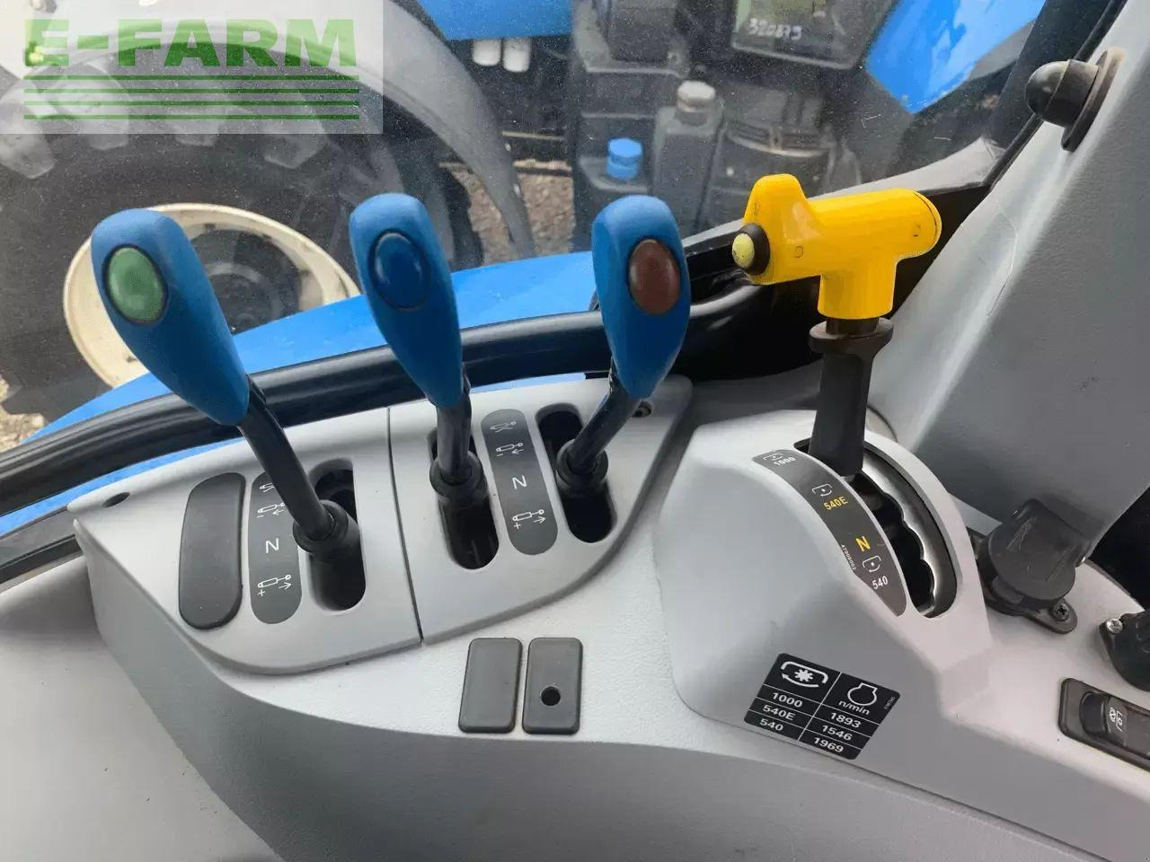 New Holland t6.145 dynamic command - Traktör: fotoğraf 5 New Holland t6.145 dynamic command - Traktör: fotoğraf 5