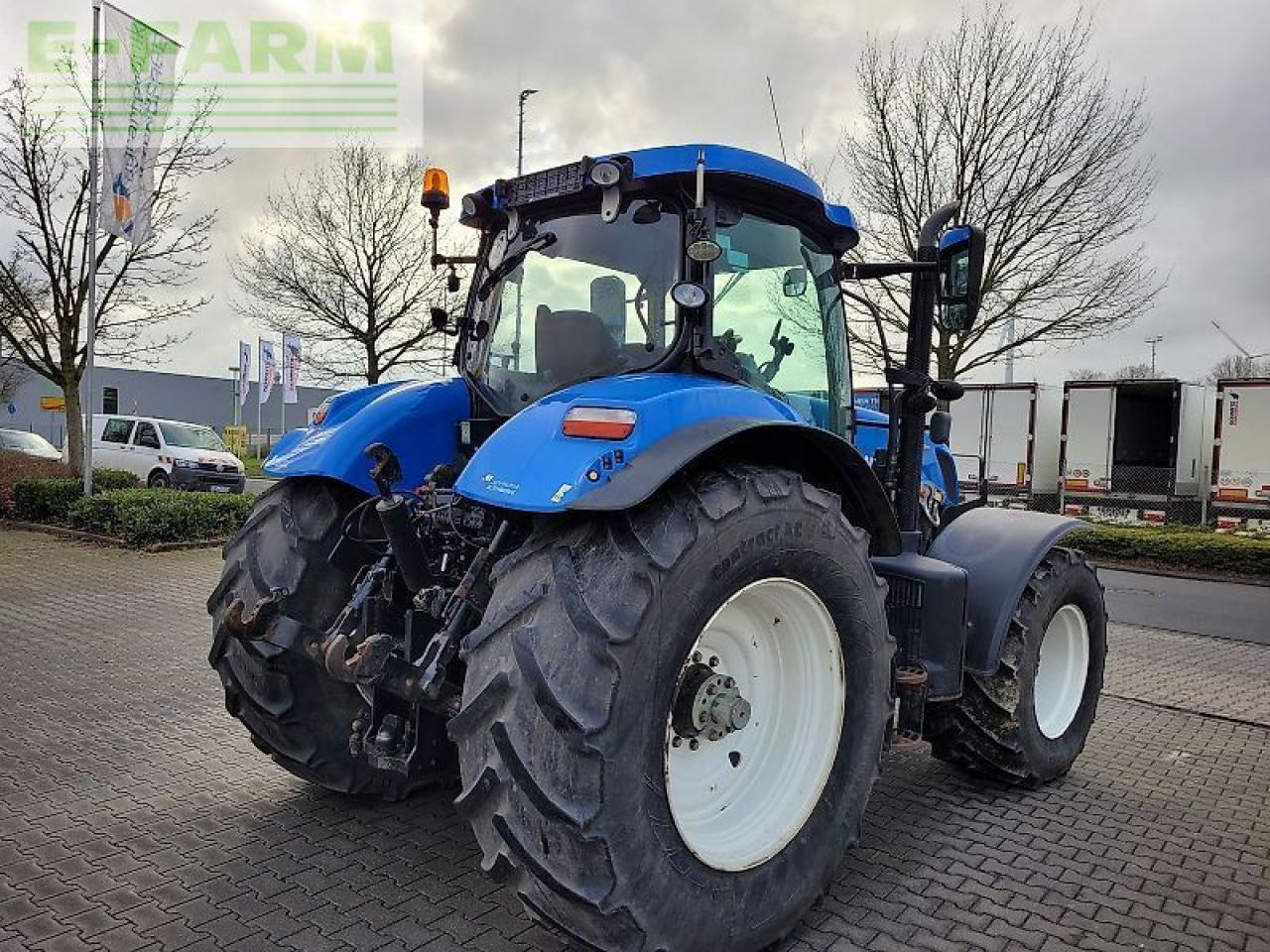 New Holland t7.220 ac - Traktör: fotoğraf 4 New Holland t7.220 ac - Traktör: fotoğraf 4