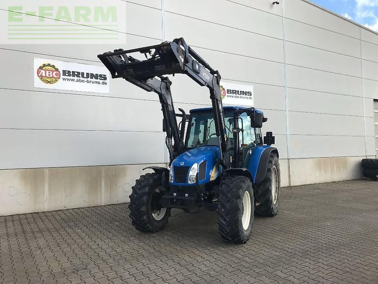New Holland tl 90 a dt A - Traktör: fotoğraf 1 New Holland tl 90 a dt A - Traktör: fotoğraf 1