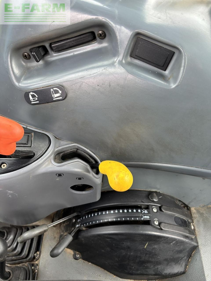 Traktör New Holland tn-d 70 D: fotoğraf 17 Traktör New Holland tn-d 70 D: fotoğraf 17