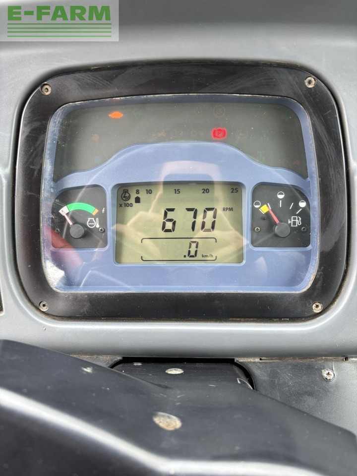 Traktör New Holland tn-d 70 D: fotoğraf 13 Traktör New Holland tn-d 70 D: fotoğraf 13