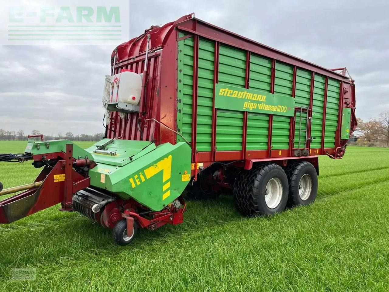 Strautmann giga vitesse 3 do - Silaj römorku: fotoğraf 1 Strautmann giga vitesse 3 do - Silaj römorku: fotoğraf 1