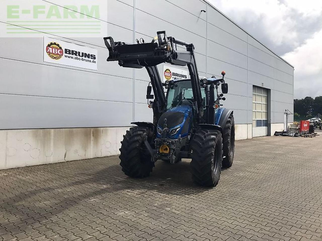Valtra g135 - Traktör: fotoğraf 1 Valtra g135 - Traktör: fotoğraf 1