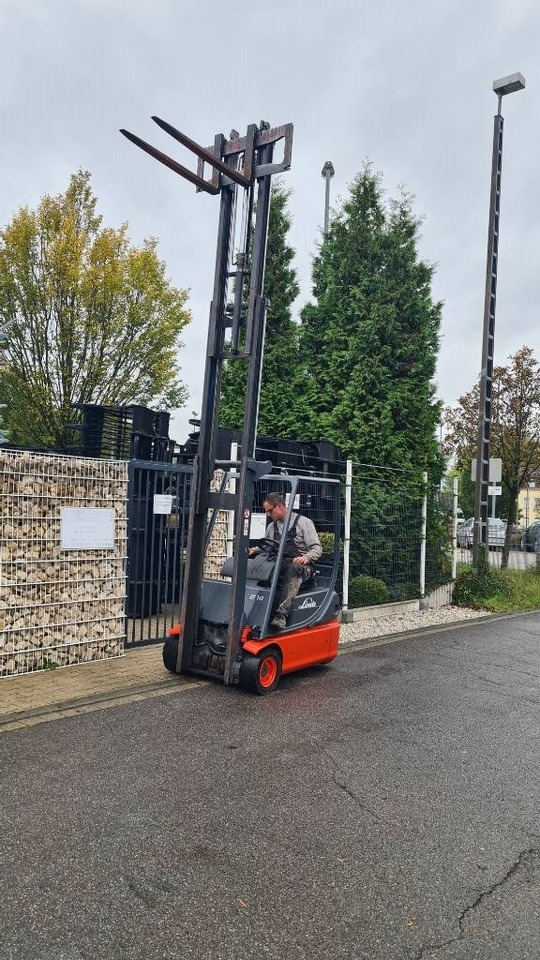 Linde E 14-02, Tripplex bis 4,5 m, Hubkraft 1.400 kg - Elektrikli forklift: fotoğraf 1 Linde E 14-02, Tripplex bis 4,5 m, Hubkraft 1.400 kg - Elektrikli forklift: fotoğraf 1