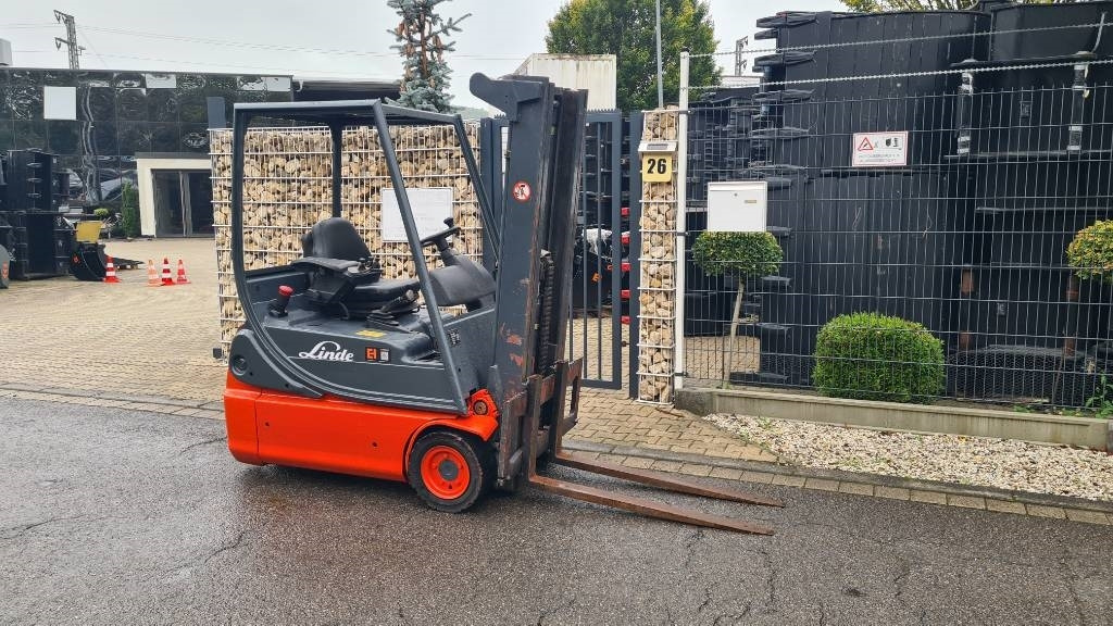 Linde E 14-02, Tripplex bis 4,5 m, Hubkraft 1.400 kg - Elektrikli forklift: fotoğraf 4 Linde E 14-02, Tripplex bis 4,5 m, Hubkraft 1.400 kg - Elektrikli forklift: fotoğraf 4