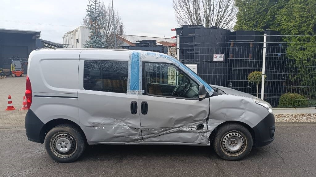 Opel Combo Kastenwagen Transp. Seitenschaden fahrbereit - Kapalı kasa kamyonet: fotoğraf 4 Opel Combo Kastenwagen Transp. Seitenschaden fahrbereit - Kapalı kasa kamyonet: fotoğraf 4
