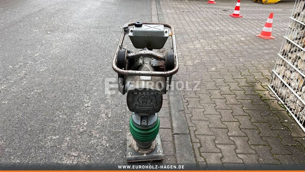 Wacker Neuson Vibrationsstampfer BS60 - Vibrasyonlu tokmak: fotoğraf 4 Wacker Neuson Vibrationsstampfer BS60 - Vibrasyonlu tokmak: fotoğraf 4
