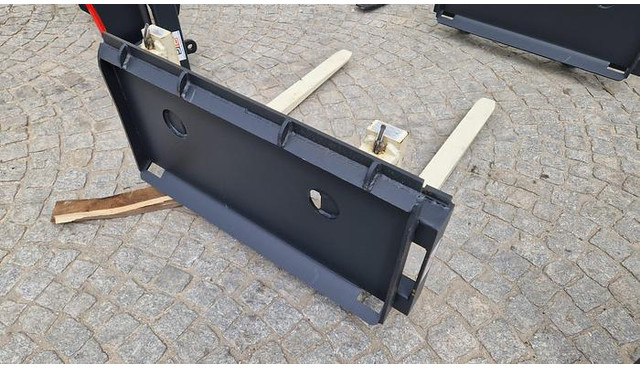 Big Palettengabel 2 t mit Bobcat 90 cm Aufnahme - Çatalları - Malzeme taşıma ekipmanı: fotoğraf 2 Big Palettengabel 2 t mit Bobcat 90 cm Aufnahme - Çatalları - Malzeme taşıma ekipmanı: fotoğraf 2