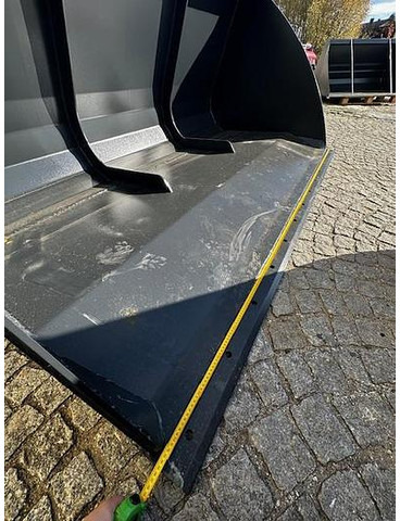 Big Volumenschaufel 250 cm mit Atlas Aufnahme - Kova: fotoğraf 2 Big Volumenschaufel 250 cm mit Atlas Aufnahme - Kova: fotoğraf 2