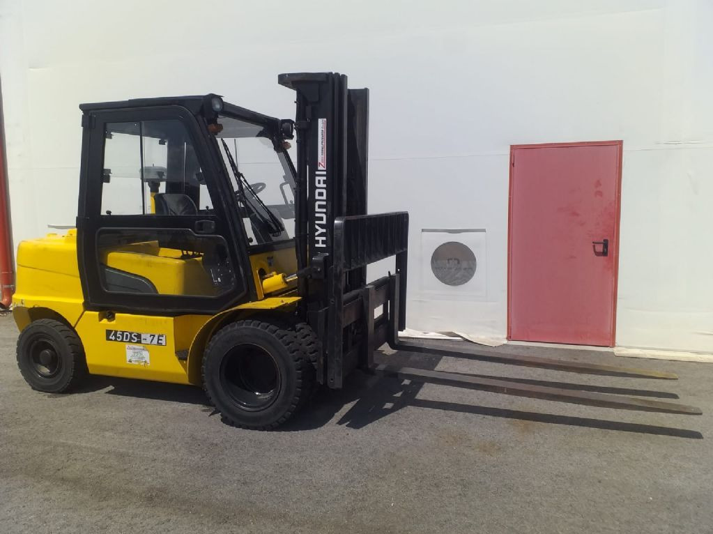 Hyundai 45DS-7E - Dizel forklift: fotoğraf 1 Hyundai 45DS-7E - Dizel forklift: fotoğraf 1