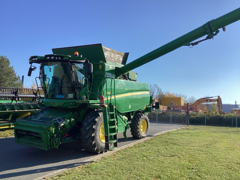 John Deere T660i mit 630X Schneidwerk - Biçerdöver: fotoğraf 1 John Deere T660i mit 630X Schneidwerk - Biçerdöver: fotoğraf 1