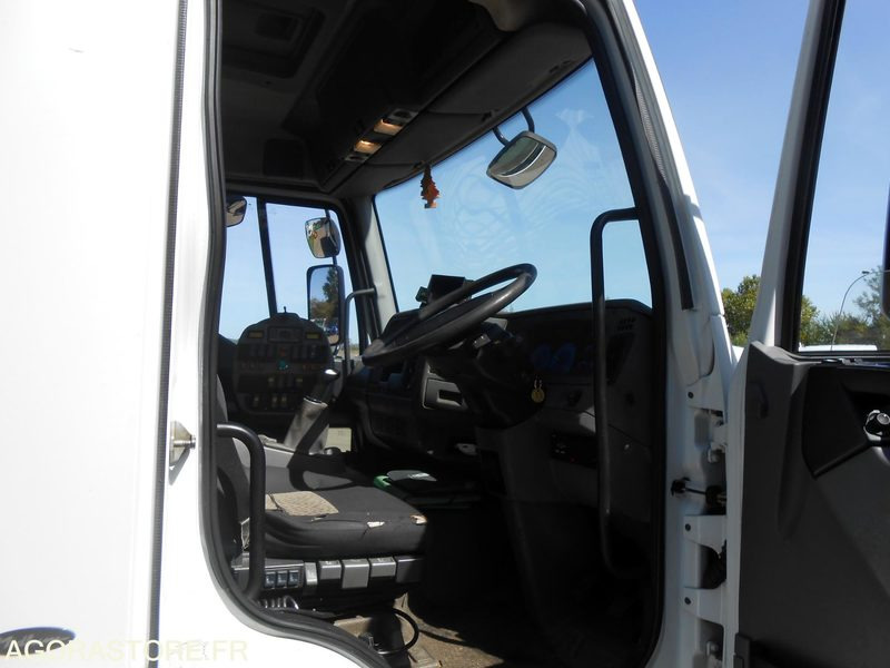 BALAYEUSE RENAULT PL - Yol süpürme aracı: fotoğraf 3 BALAYEUSE RENAULT PL - Yol süpürme aracı: fotoğraf 3