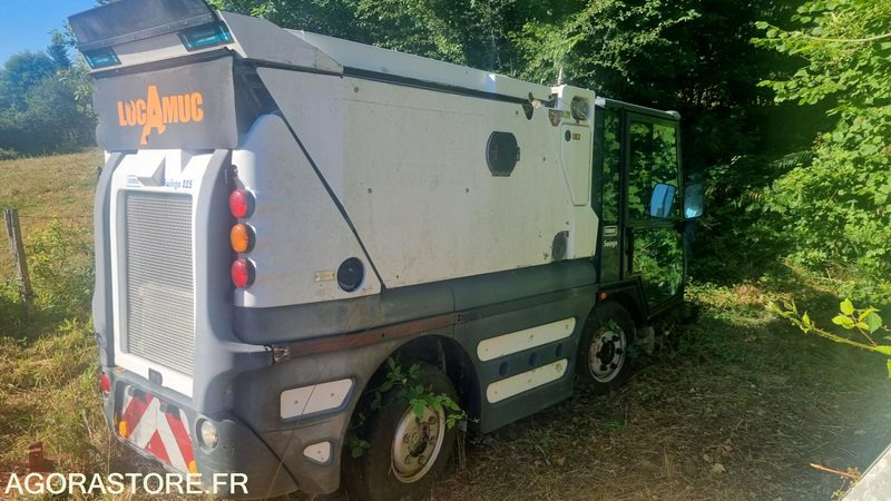 BALAYEUSE SCHMIDT COMPACT 200 - Yol süpürme aracı: fotoğraf 1 BALAYEUSE SCHMIDT COMPACT 200 - Yol süpürme aracı: fotoğraf 1