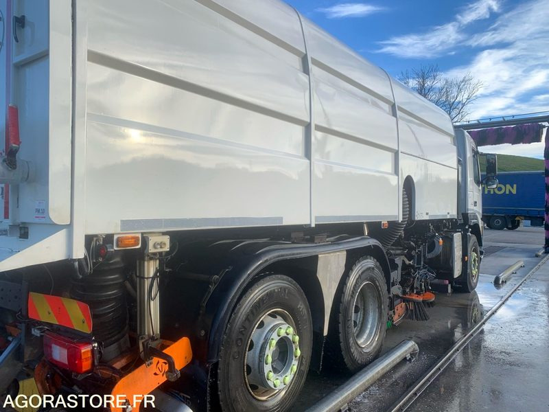 BALAYEUSE VOLVO BLANC 6 ROUES - ANNEE 2013 - 245000KMS - Yol süpürme aracı: fotoğraf 4 BALAYEUSE VOLVO BLANC 6 ROUES - ANNEE 2013 - 245000KMS - Yol süpürme aracı: fotoğraf 4