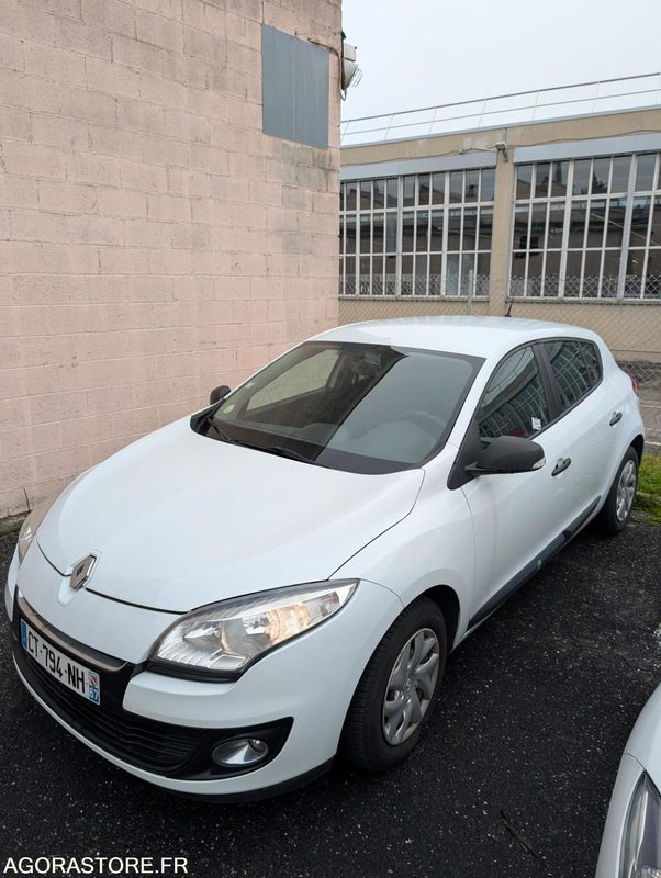 BERLINE MEGANE RENAULT 1.5 DCI BON ETAT 5 PLACES 200 010 KM - Binek araba: fotoğraf 3 BERLINE MEGANE RENAULT 1.5 DCI BON ETAT 5 PLACES 200 010 KM - Binek araba: fotoğraf 3
