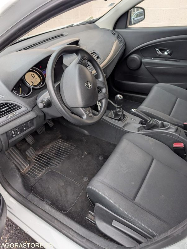 BERLINE MEGANE RENAULT 1.5 DCI BON ETAT 5 PLACES 200 010 KM - Binek araba: fotoğraf 2 BERLINE MEGANE RENAULT 1.5 DCI BON ETAT 5 PLACES 200 010 KM - Binek araba: fotoğraf 2